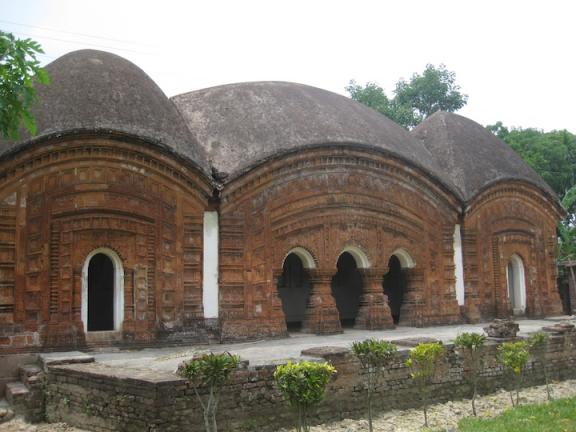 পুঠিয়ায় মন্দির দর্শন