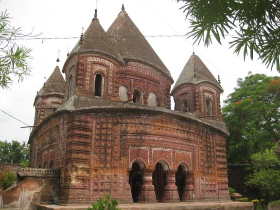 পুঠিয়ায় মন্দির দর্শন