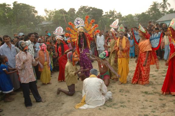 চড়কের ঘূর্ণিপাকে চড়কের ঘূর্ণিপাকে