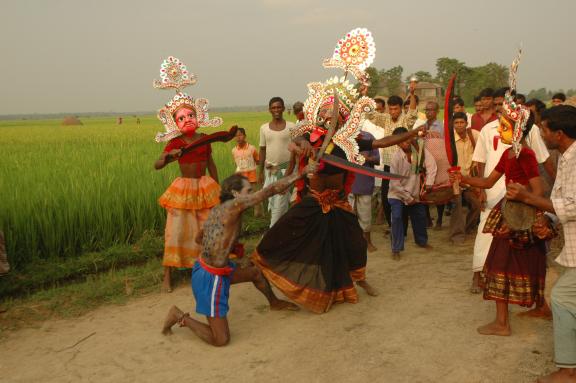 চড়কের ঘূর্ণিপাকে চড়কের ঘূর্ণিপাকে