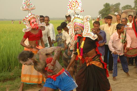 চড়কের ঘূর্ণিপাকে চড়কের ঘূর্ণিপাকে
