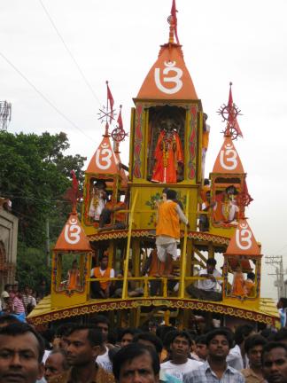 ধামরাইয়ের শ্রীশ্রী যশোমাধবের সান্নিধ্যে একদিন ধামরাইয়ের শ্রীশ্রী যশোমাধবের সান্নিধ্যে একদিন